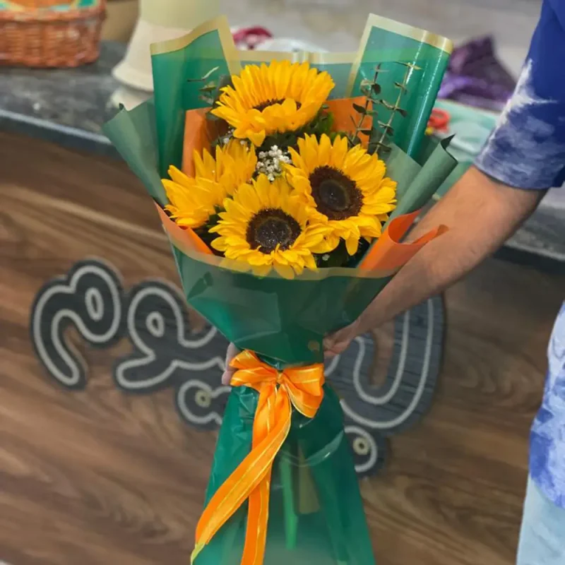 دسته گل آفتابگردان مینیمال